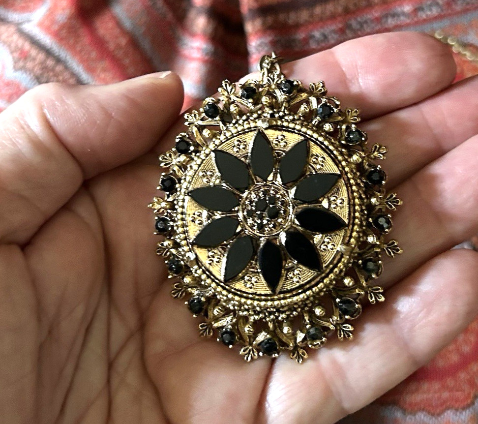 Vintage 1960’s Black Glass and Rhinestone Gold Tone Brooch/Necklace – Florenza