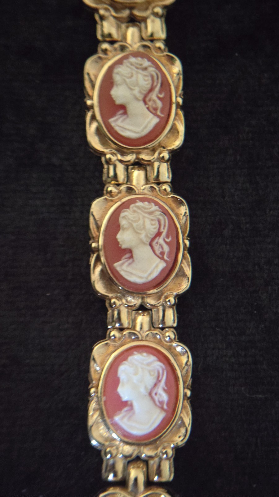 Women’s Gold Tone Cameo Bracelet Wristwatch Quartz Analog Oval Dress Watch