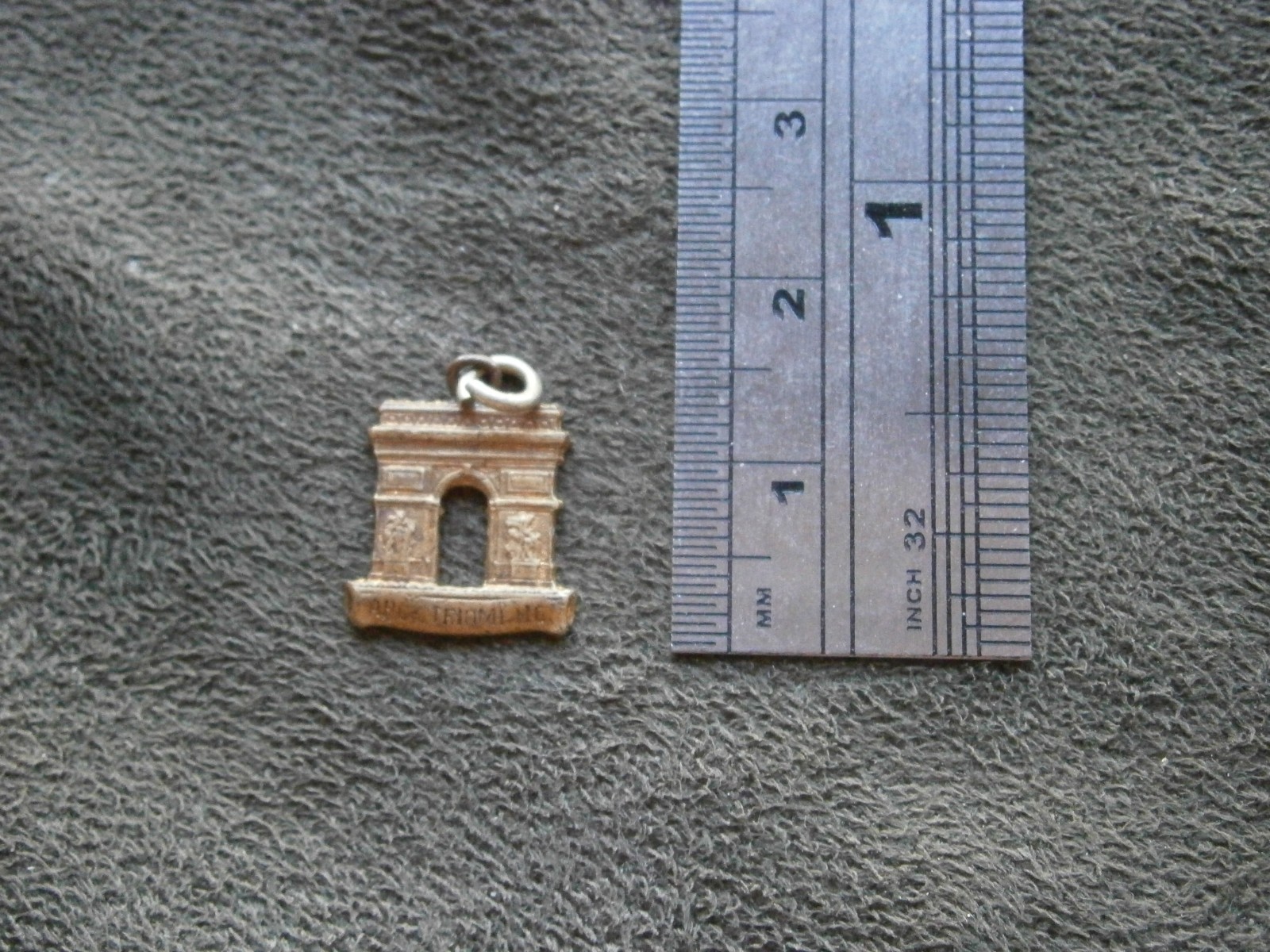 Arc de Triomphe Paris France Vintage Flat Brasstone Bracelet Charm Pendant 1.0g