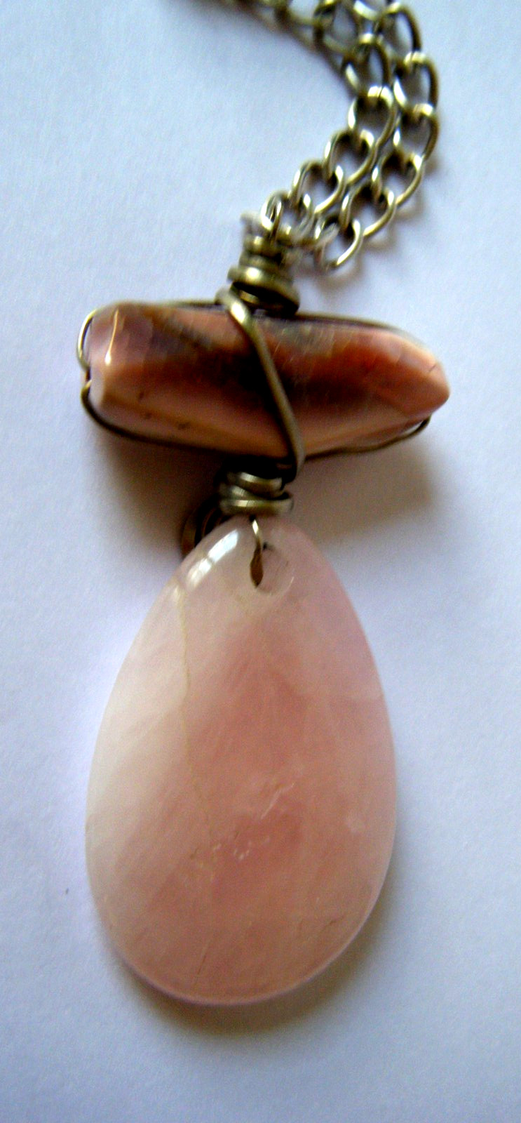 VTG Rose Quartz Teadpoop Pendant Necklace suspended from deco silver bail.