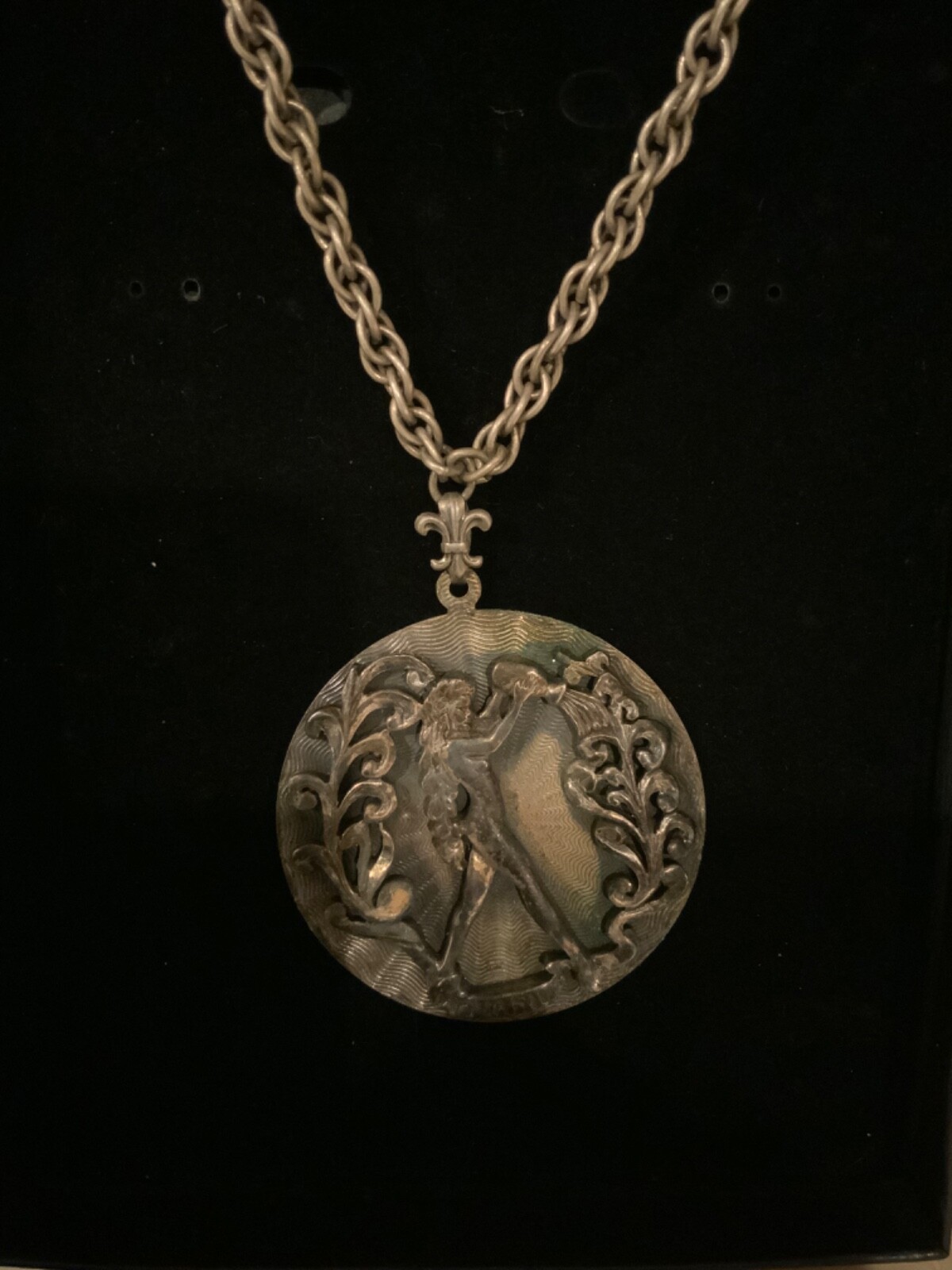 Edlee Vintage Silver Tone Zodiac Aquarius (2-1/4”) Medallion Pendant w/chain