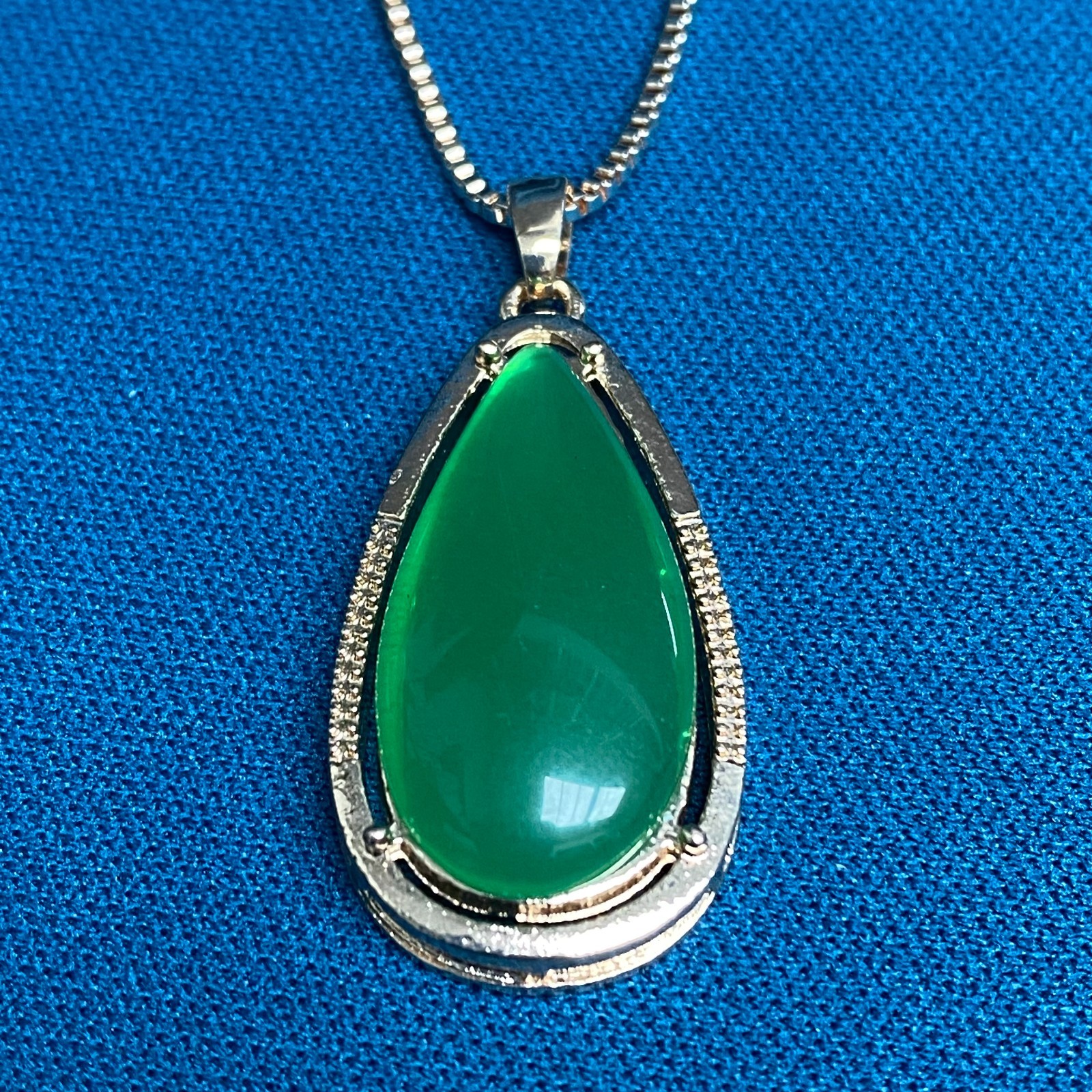 Oval Emerald-Toned Pendant Necklace – Gold-Toned Halo Setting
