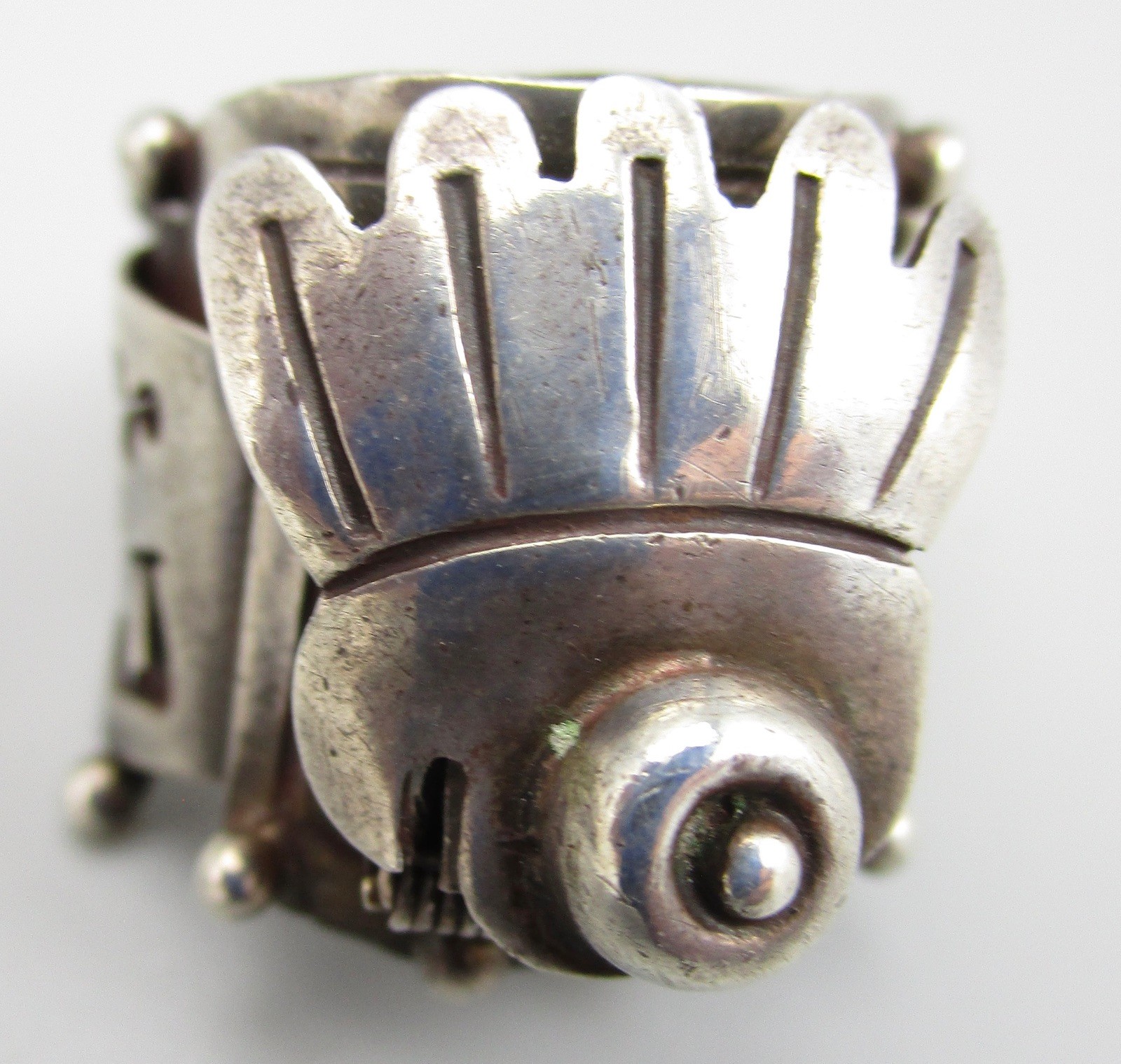 UNUSUAL MEXICAN STERLING SILVER MESOAMERICAN POISON COMPARTMENT RING SZ 6.5
