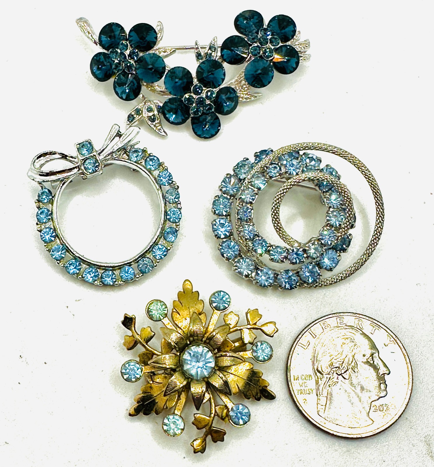Lot 4 Sparkly Light Sapphire Blue Silver Gold Tone Flower Round Pins Brooches