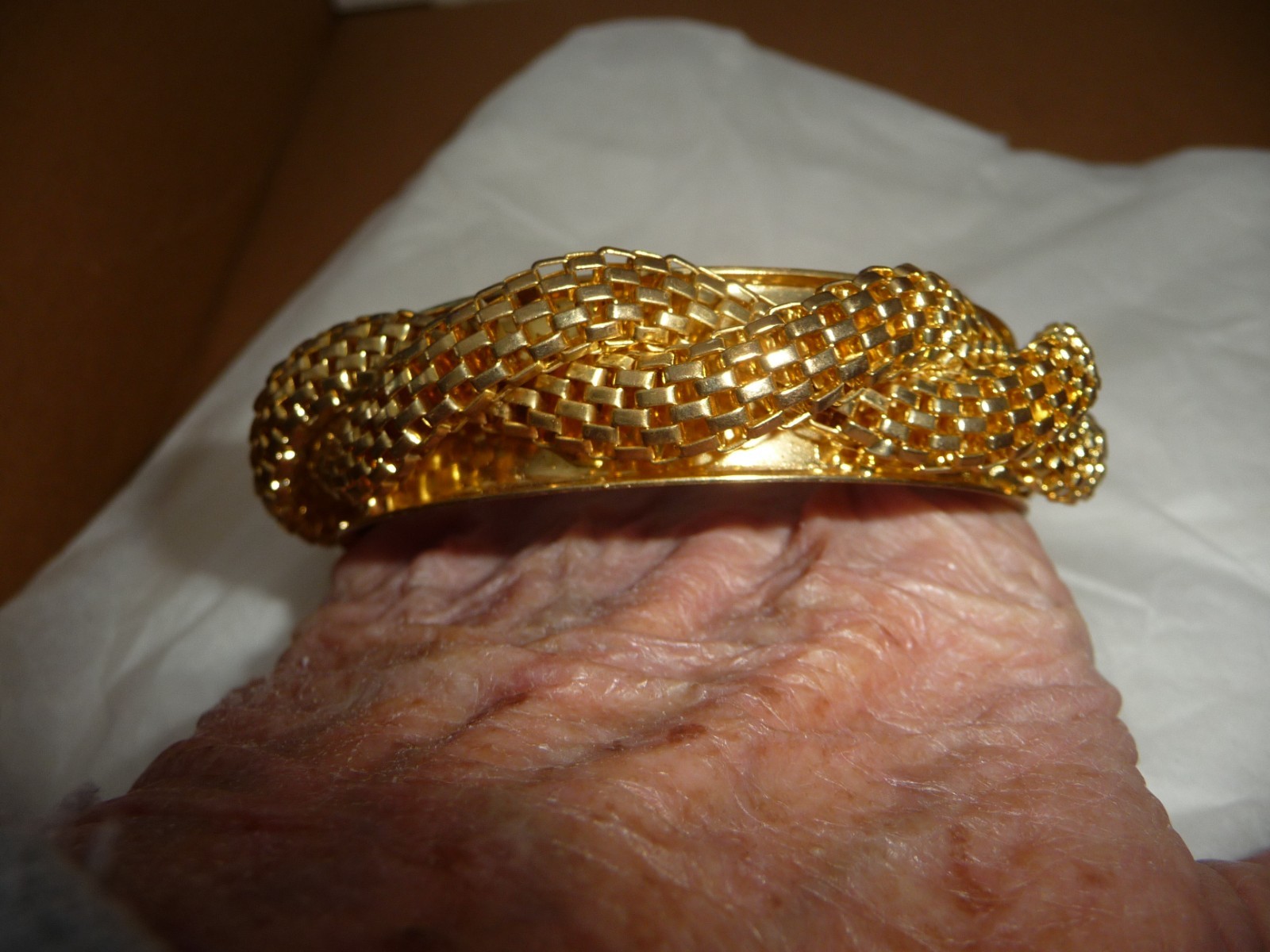 1/2” W GOLD TONE METAL MESS BANGLE BRACELET #5/25