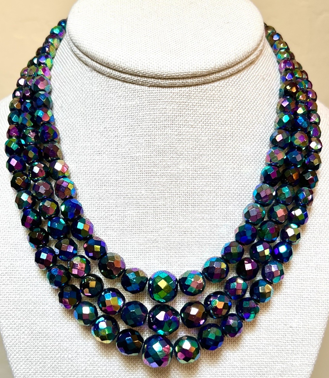 BEAUTIFUL Vintage Iridescent Sparkling Black Peacock Bead 3 Strand Necklace
