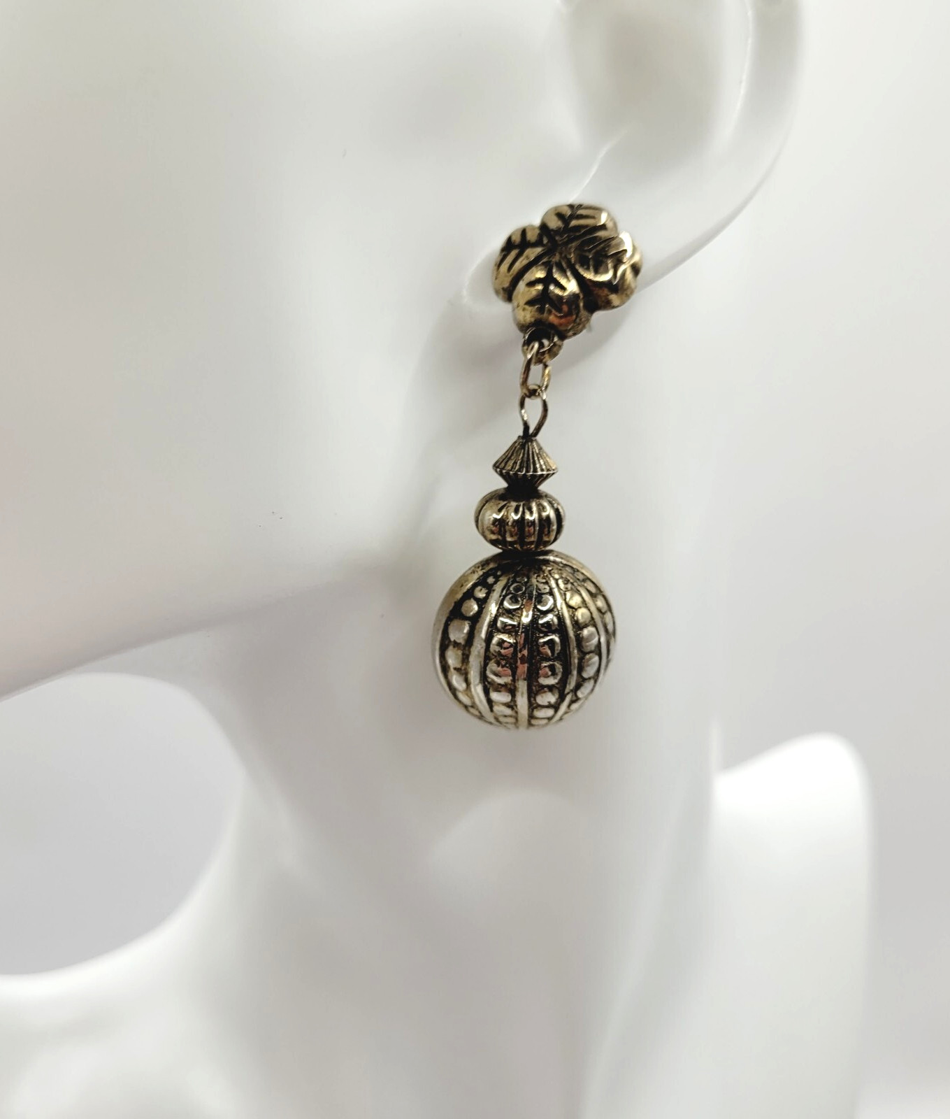 Four Leaf Clover Ornament Ball Drop Dangle Silver Tone Vintage Pierced Earrings