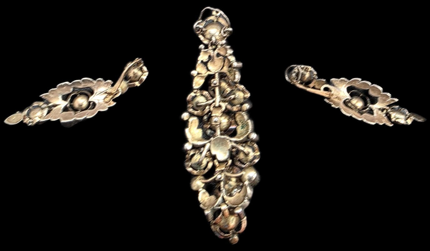 Antique Victorian Gold Parure Set Earrings Pendant Diamonds Emeralds Ca 1850