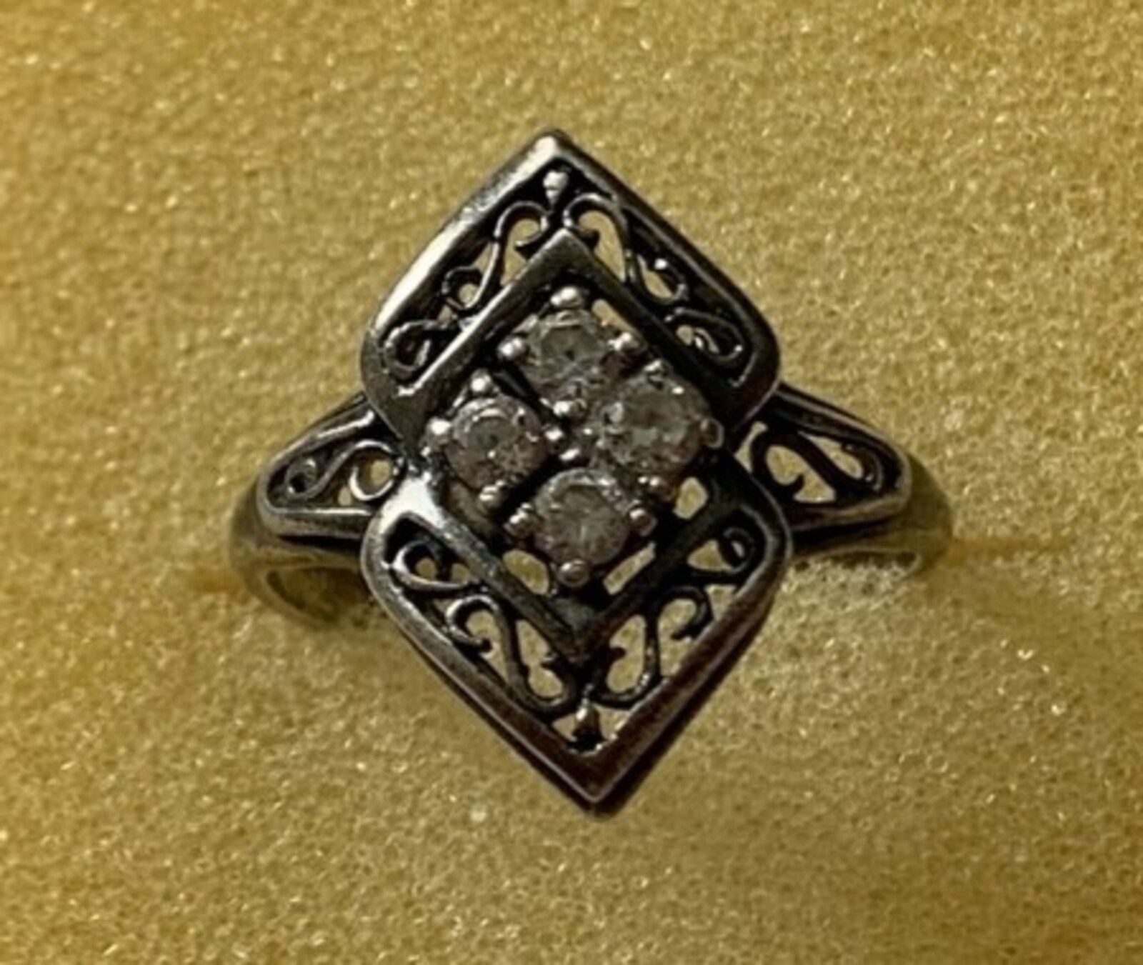Vintage ring sterling silver 925 Size 8.5 Weight 2.8 g. Filigree.