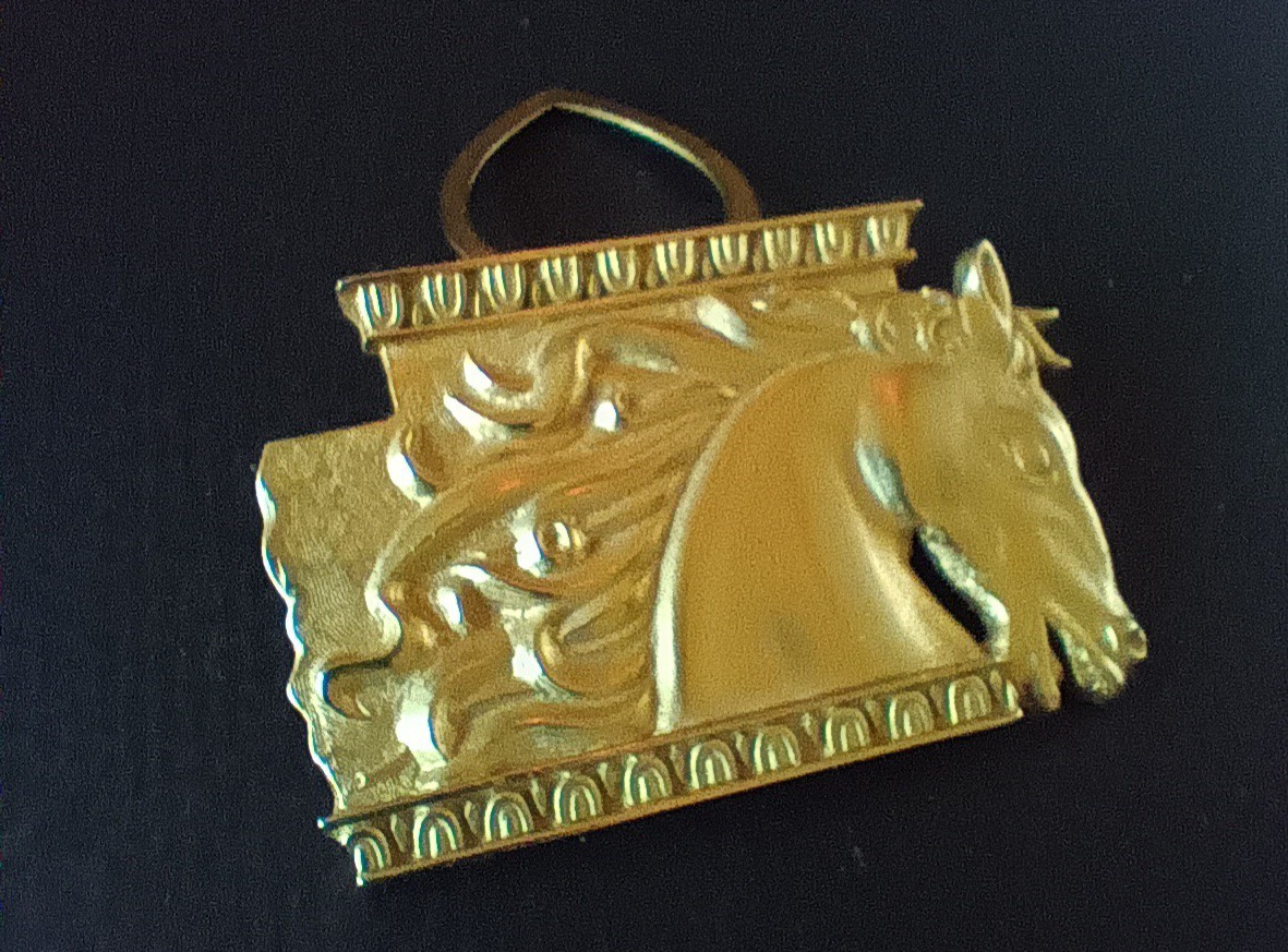 JJ Gold Tone Horse Scarf CLIP 2 1/2” x 1 5/8”