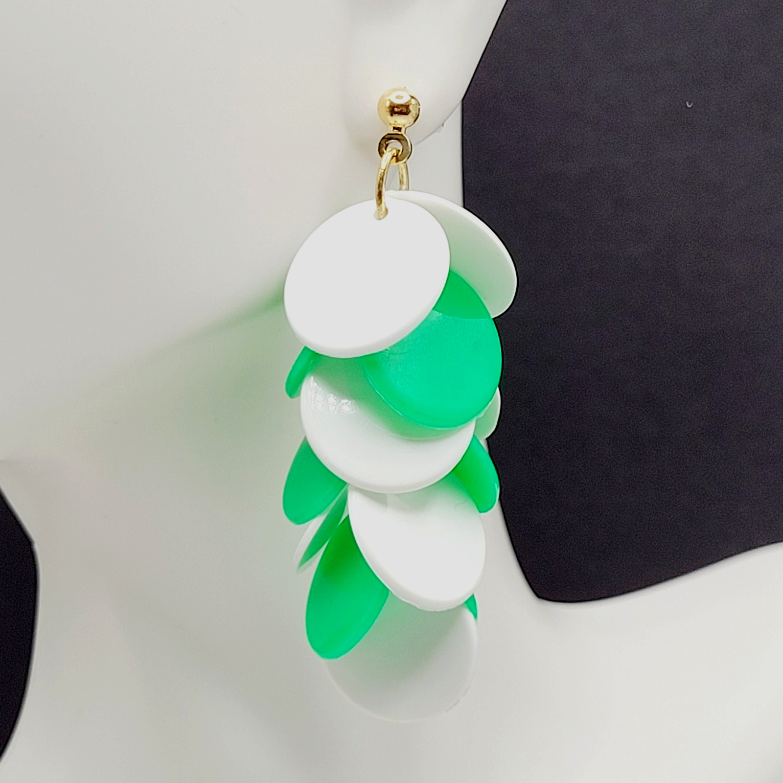 Green and White Multiple Plastic Disc Wiggly Dangle Vintage 80s Pierced Earrings