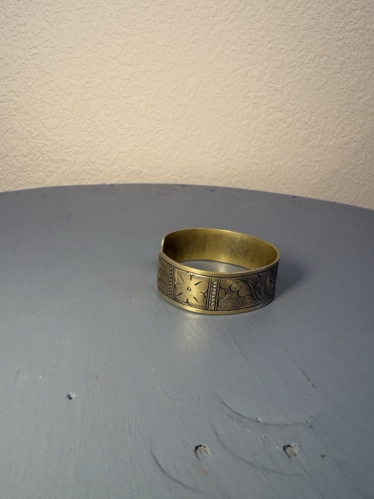 brassy gold tone fish design bangle bracelet