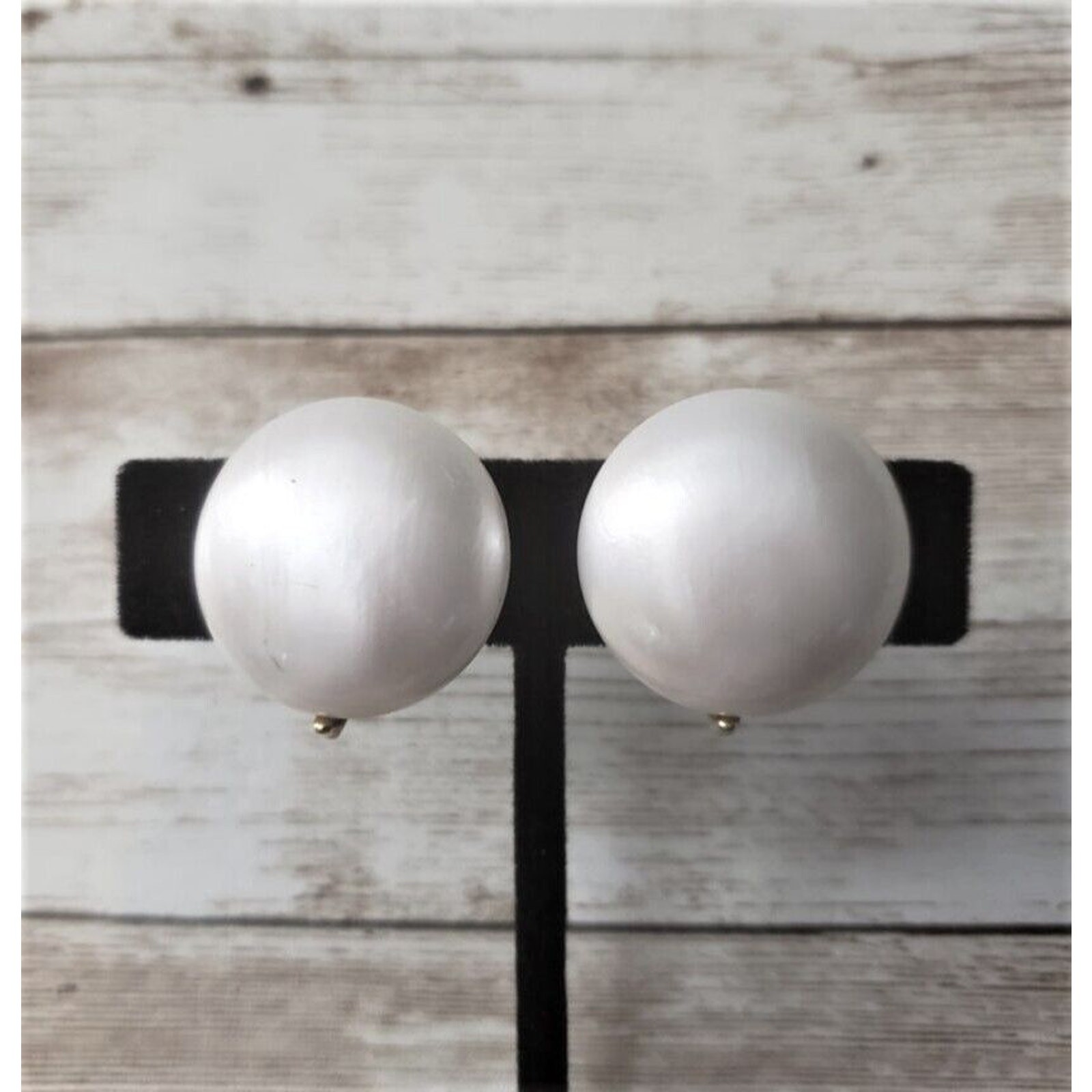 Vintage Clip On Earrings – White Faux Pearl with Gold Tone Lower Detail