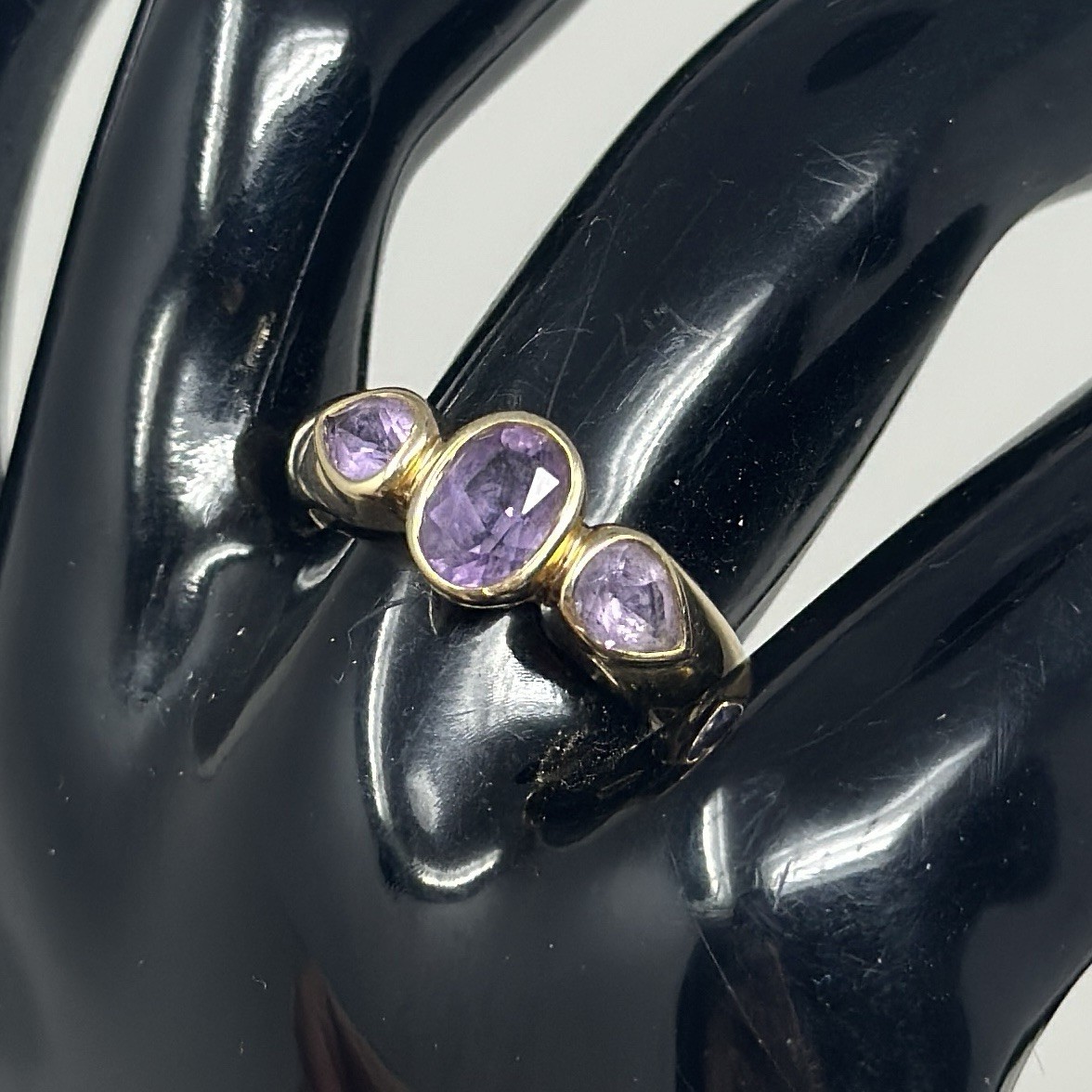 Vintage 14kp Yellow Gold Oval Amethyst Teardrop Side Stones Bezel Ring Size 7