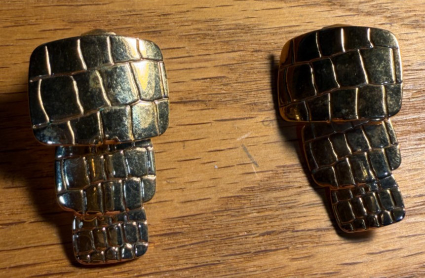 Vintage AVON Croco Earrings Pierced Gold Tone J166