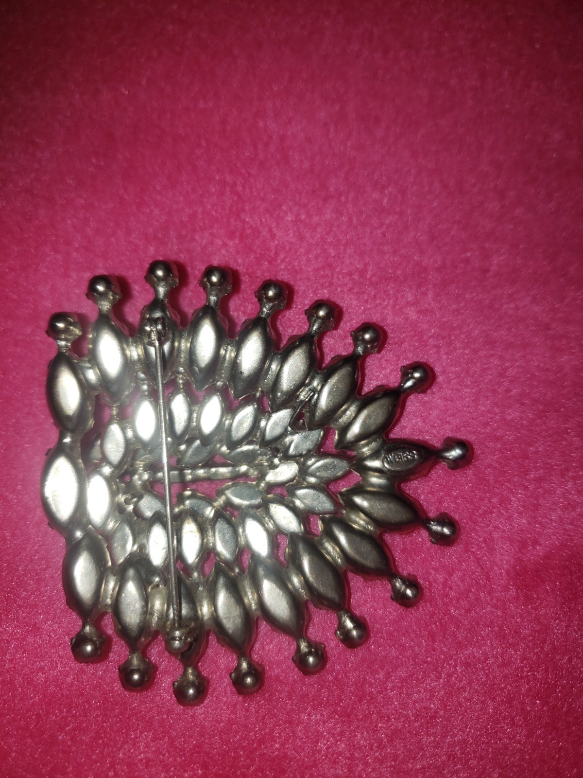 Beautiful Vintage Large Weiss White Rhinestone Brooch. Gorgeous LOOK!
