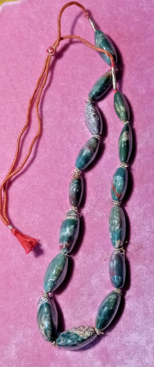 Vintage Oblong Elongated Malachite or Agate Stone Beaded Necklace