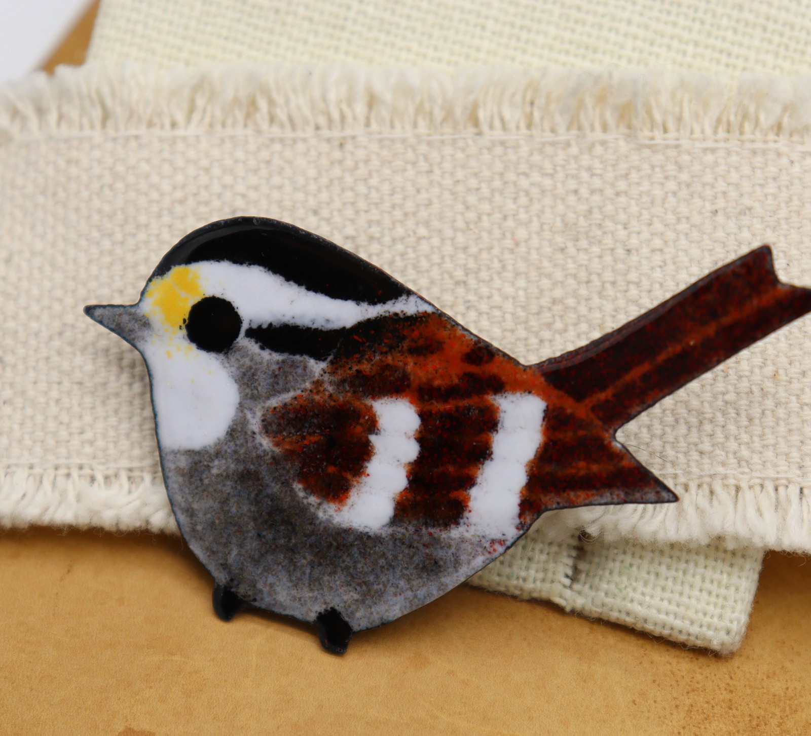 Vtg Unsigned Metal Enamel Sparrow Bird Pin Brooch Brown Black White