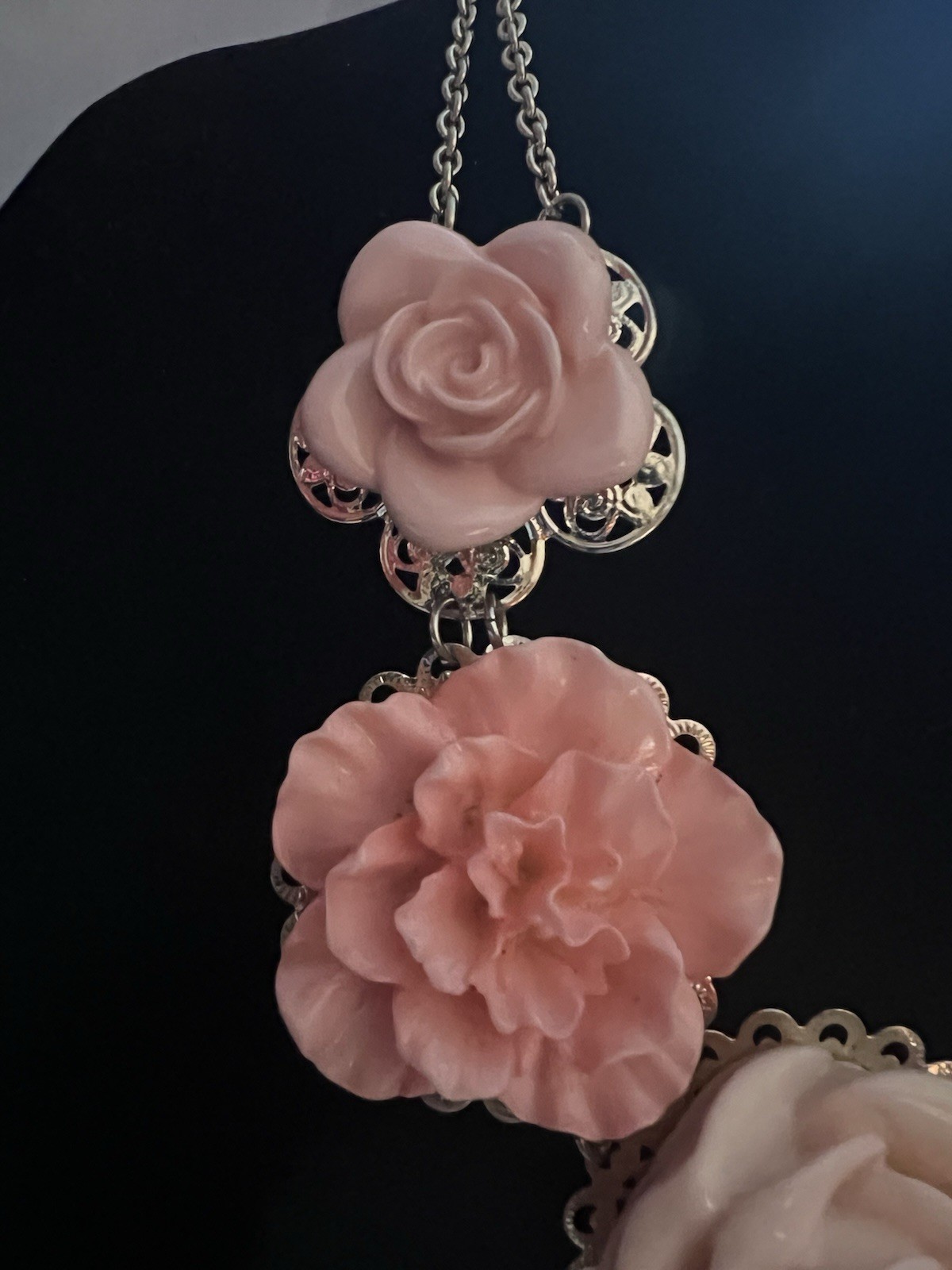 VTG Costume Floral Statement Necklace Featuring Pink/Peach Acrylic Resin Roses