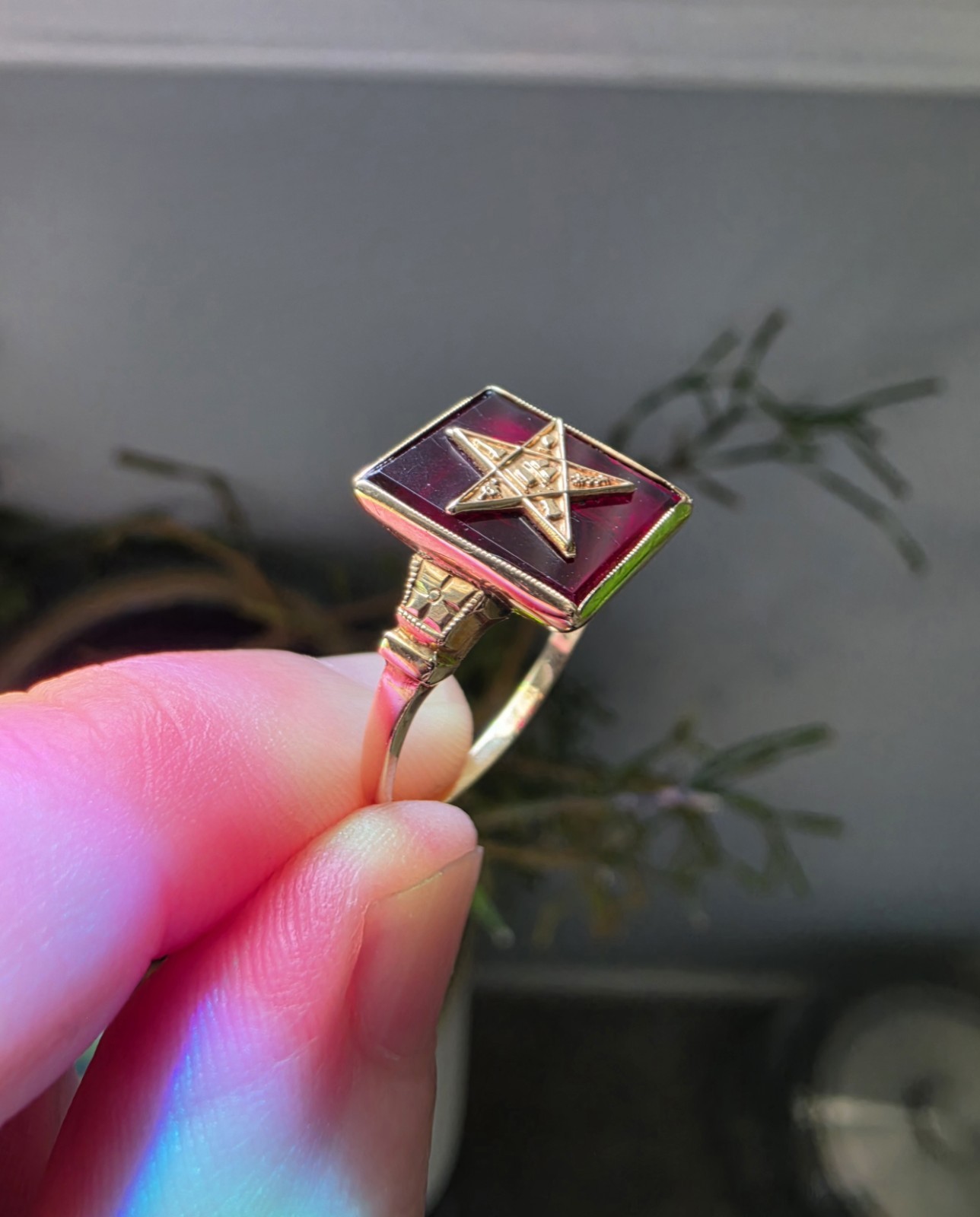 Antique 10k Yellow Gold Eastern Star Ring Size 7 With Red Stone Garnet Art Deco