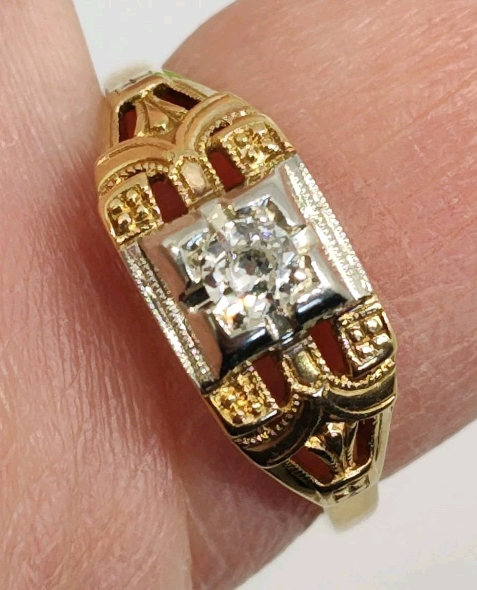 Vintage or Antique 14K Gold & Diamond Estate Art Deco Design Ring Size 7.5
