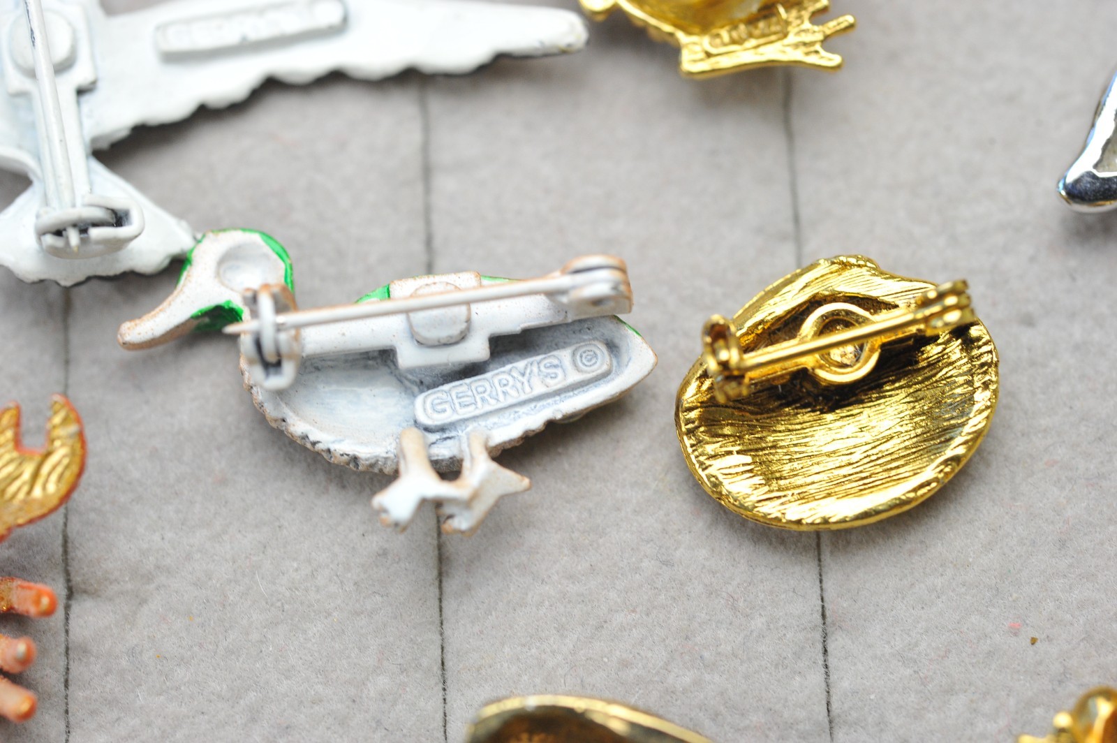 Vtg to now Brooch Pin LOT petite frog lobster fish seagull beach shell CB17