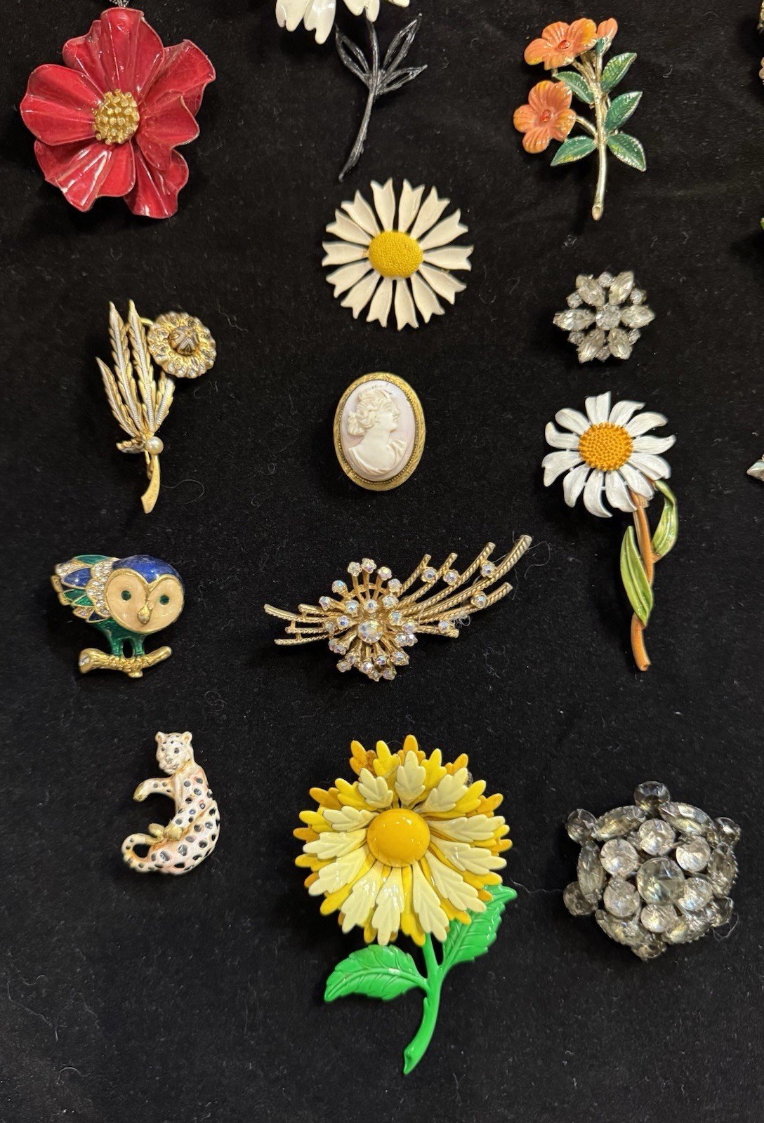 175 Pieces Estate Collection Vintage Brooches Coro, Kramer, Gerry’s, Ora Lisner