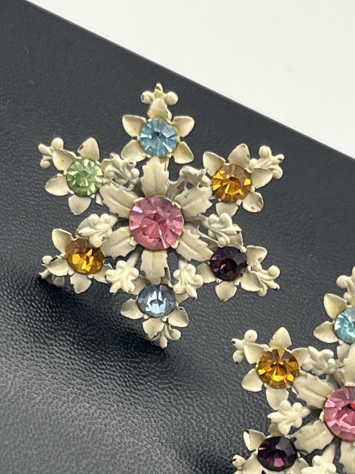 1960’s white enamel colorful rhinestone flower screw back vintage earrings
