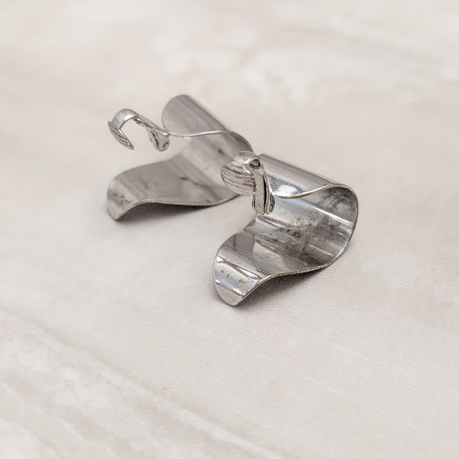 Vintage Avon Clip On Earrings Chunky Mirrored Silver Tone Elongated Hoop 1″