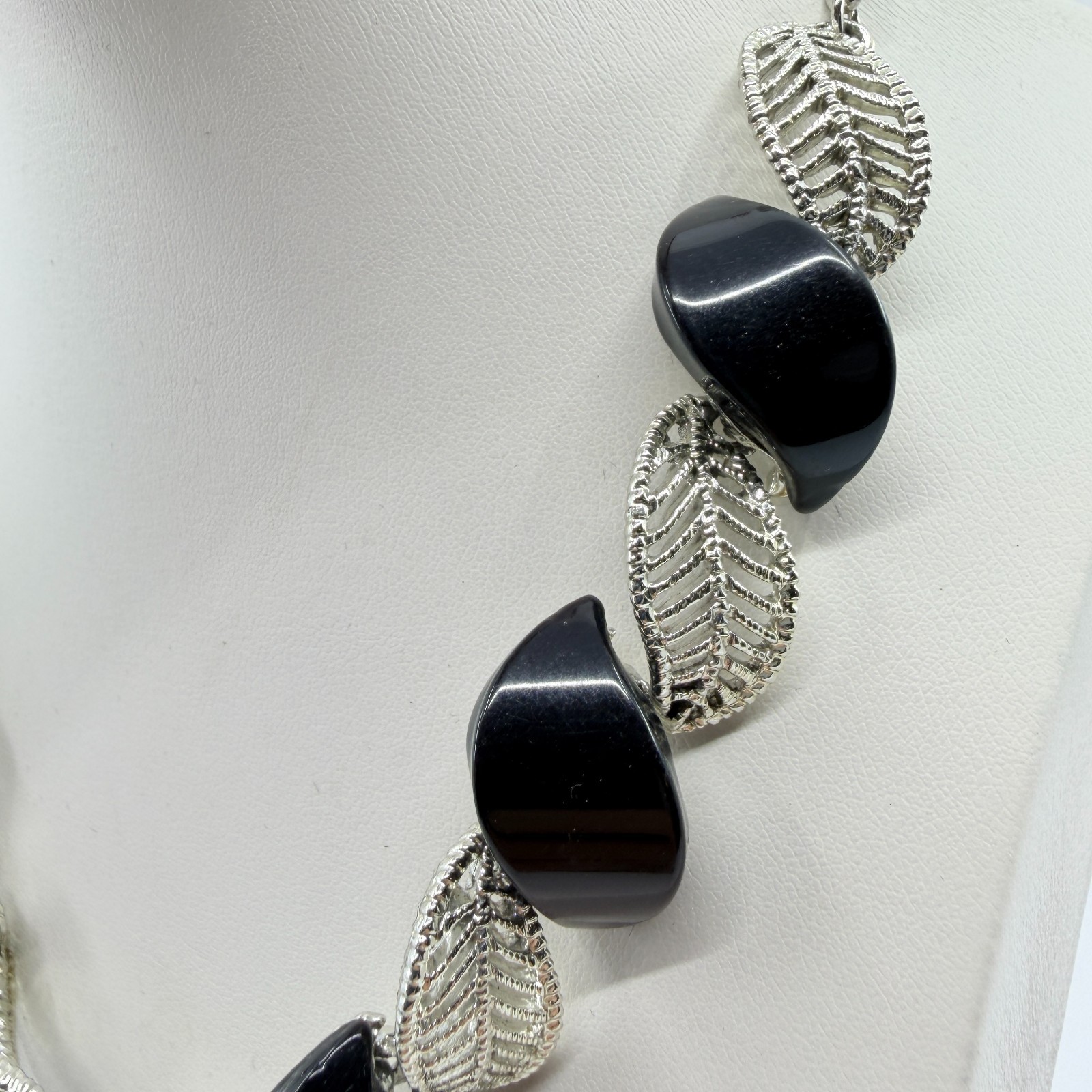 Vintage MCM Mid Century Silver Tone Filigree Leaf Black Cabochon Choker Necklace