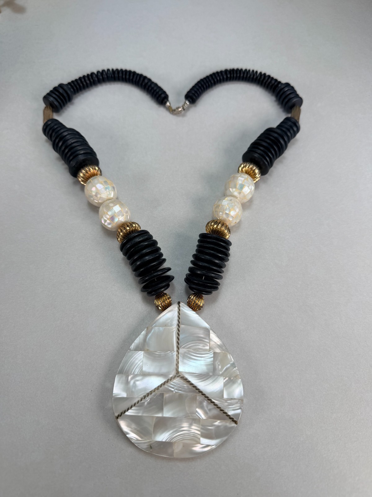 Vintage Stunning Mother Of Pearl Teardrop Pendant Necklace Black Bead Statement