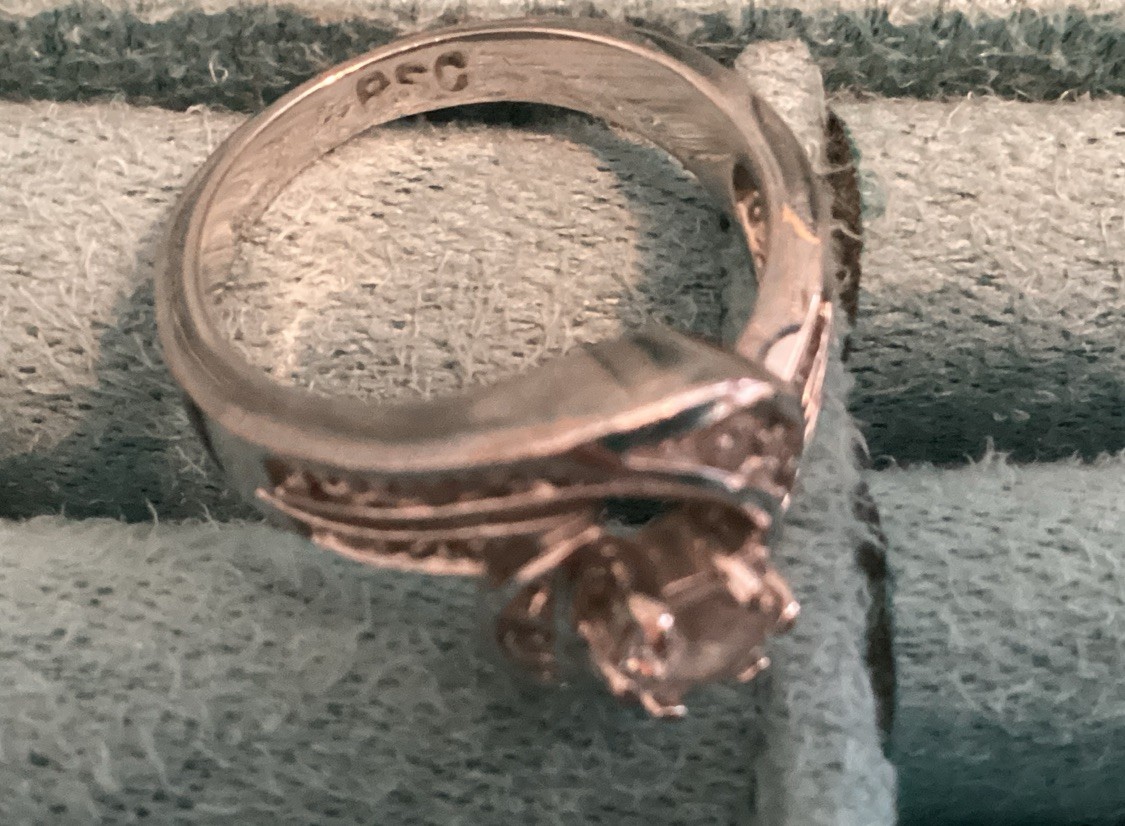 Ring Sz 8. Beautiful Ring. RSC SILVER TONE