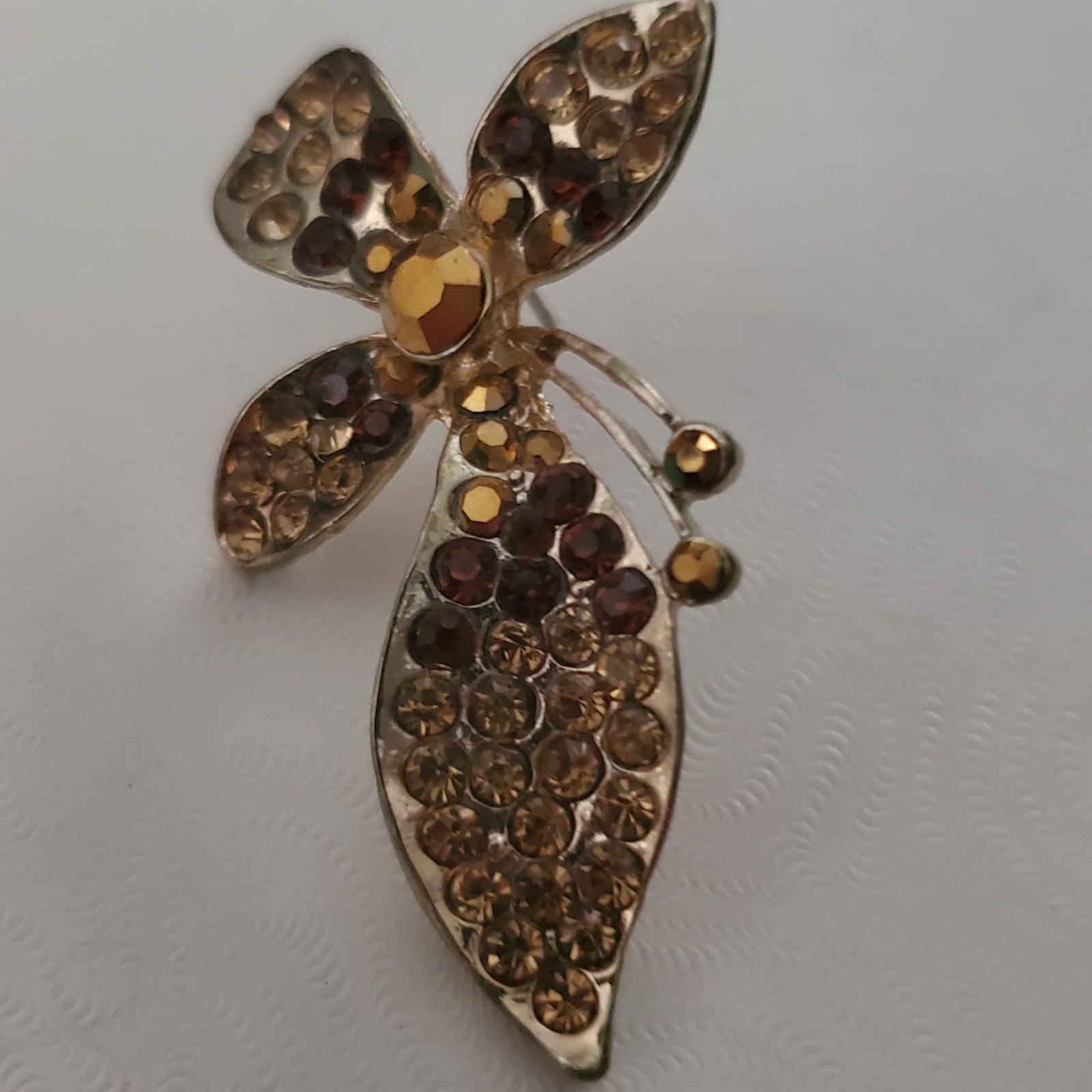 Avon 35th Anniversary 2006 Rhinestone Flower Brooch with coordinated earring set