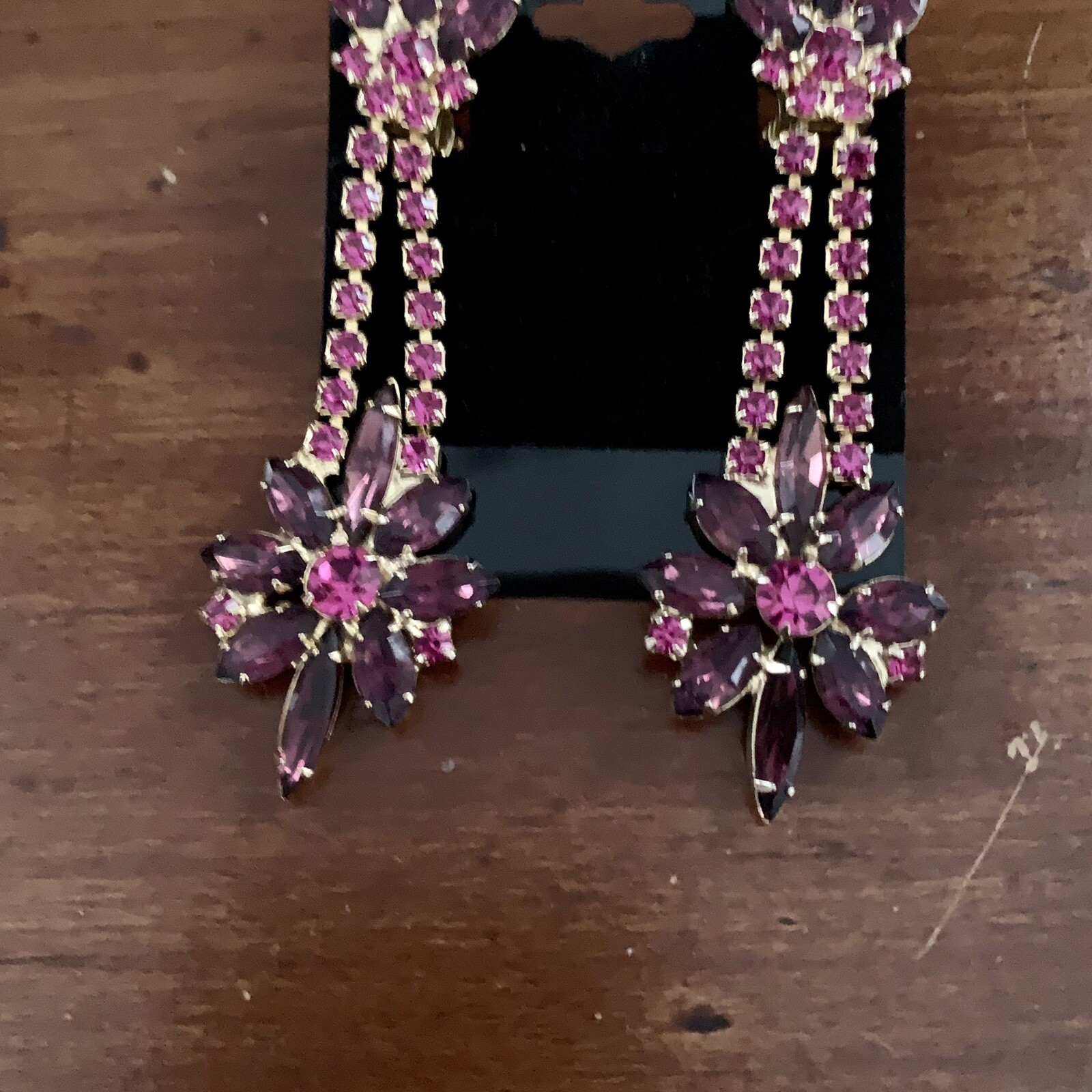 Beautiful Vintage Purple/Magenta Rhinestone Gold Toned Dangle Clip-on Earrings