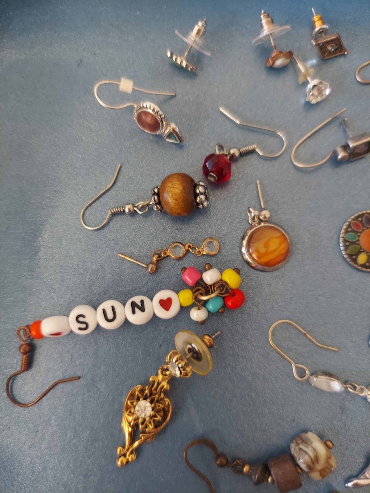 35pc Lot Single Earrings Dangle/Stud Untested Metals & Stones 6.3 oz Mostly VTG