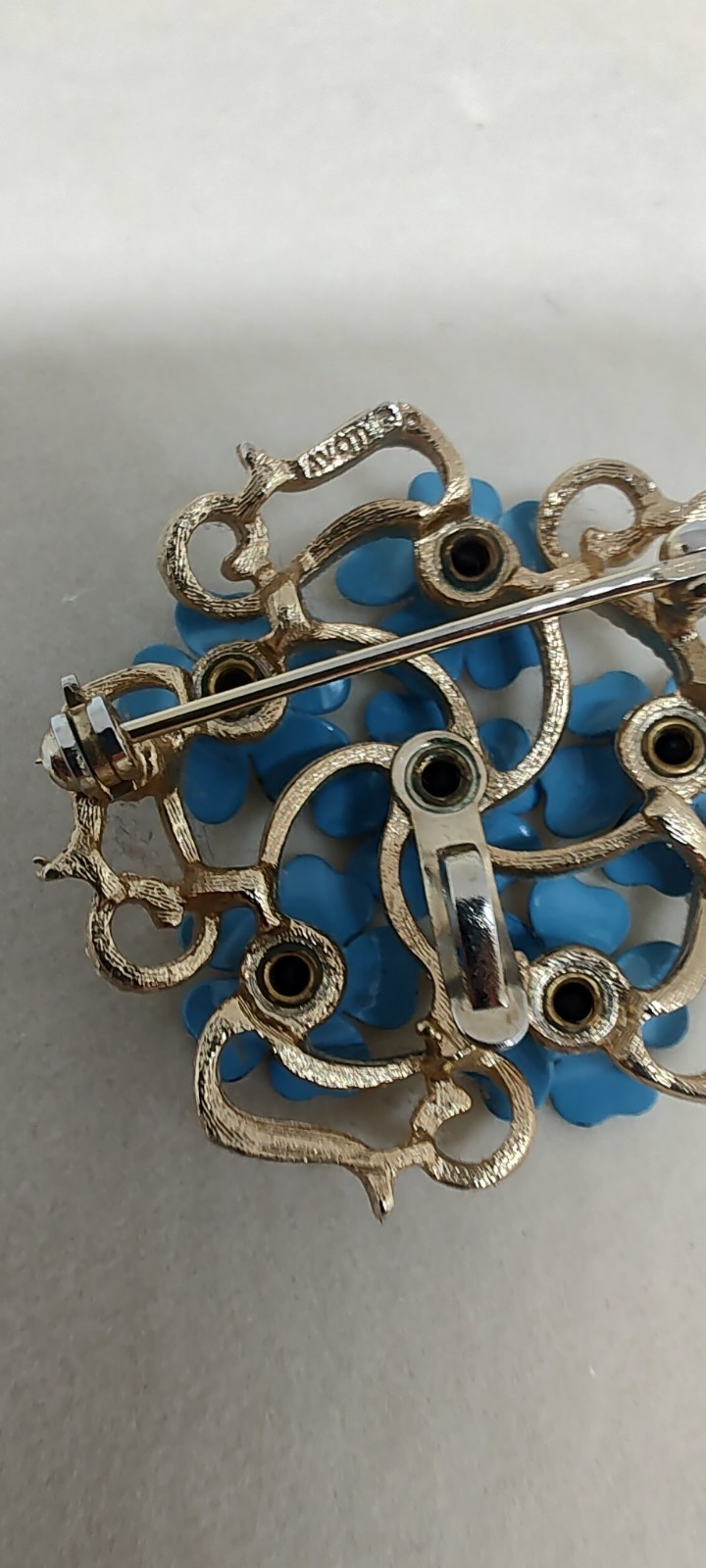 Avon VTG Blue Enamel & Rhinestone Flower Bouquet Brooch Pin Pendant Gold Tone