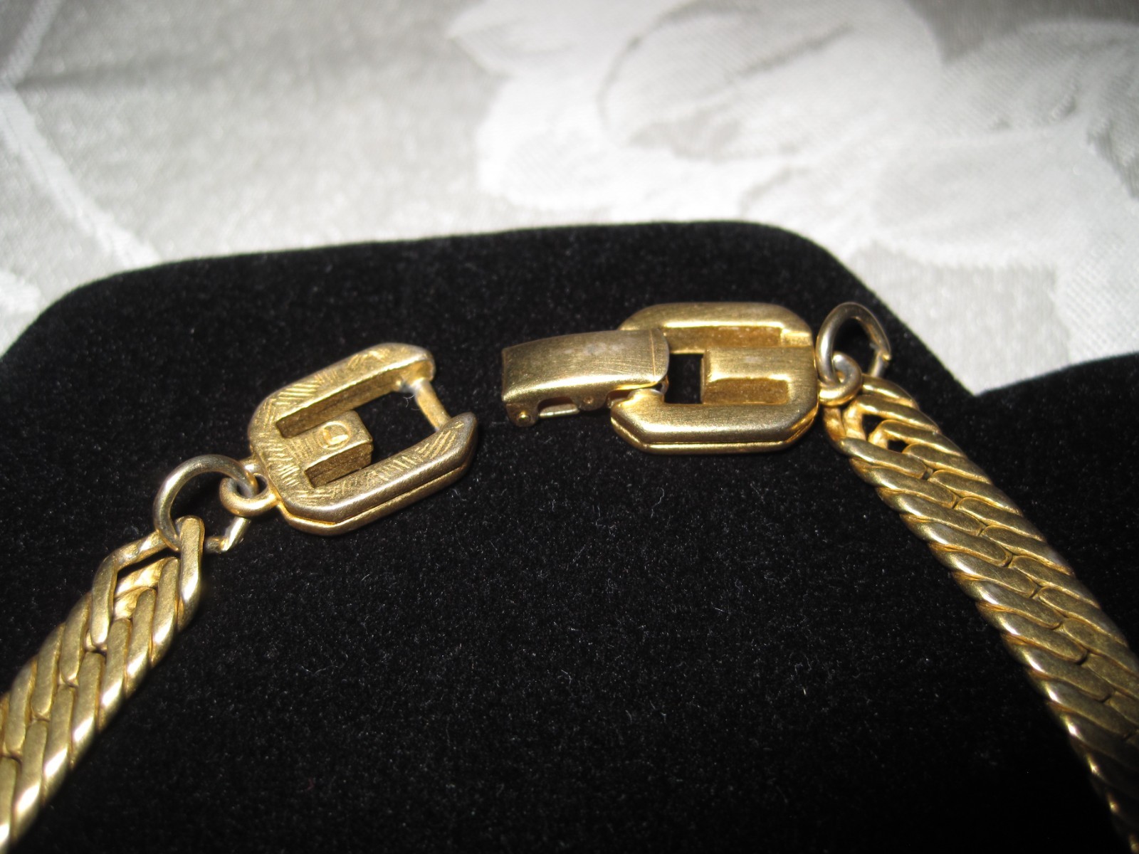 signed Givenchy gold tone herringbone flat style chain w/ double G clasp