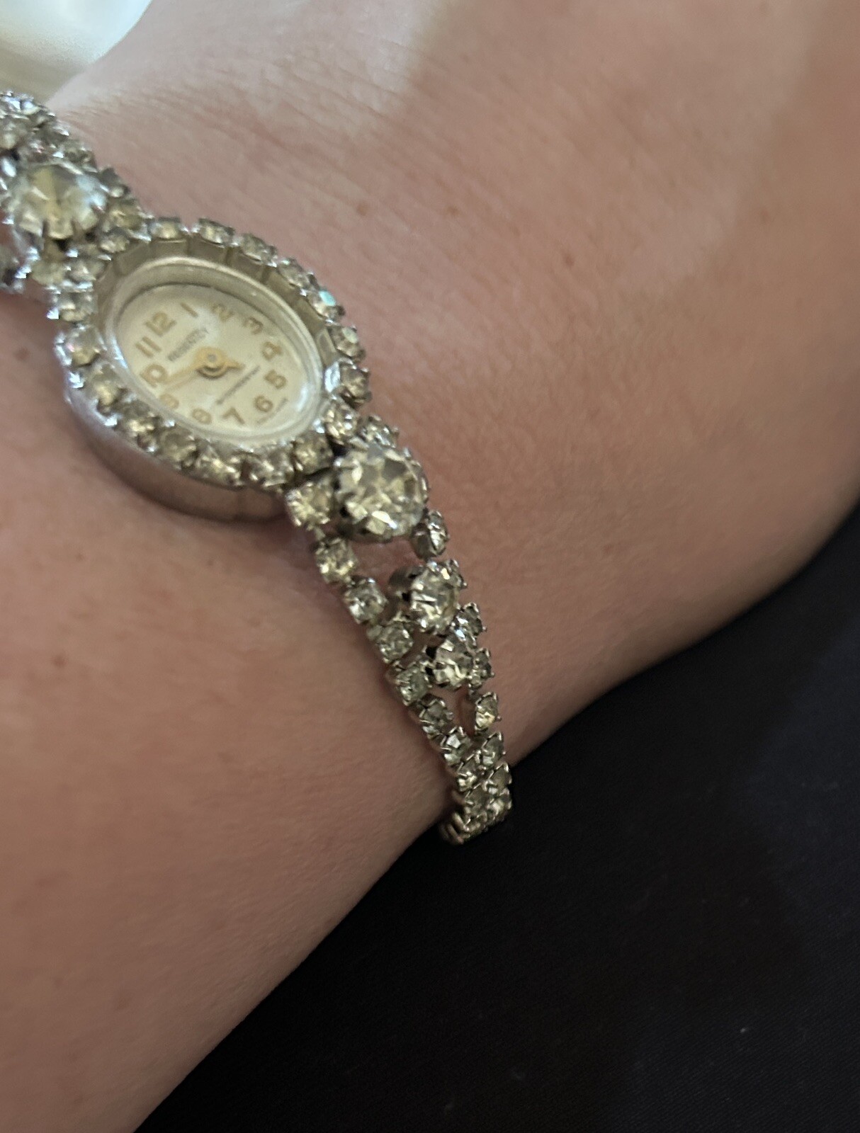 Vintage Ladies ESTATE SIGNED REGENCY RHINESTONE WIND-UP Wrist Watch