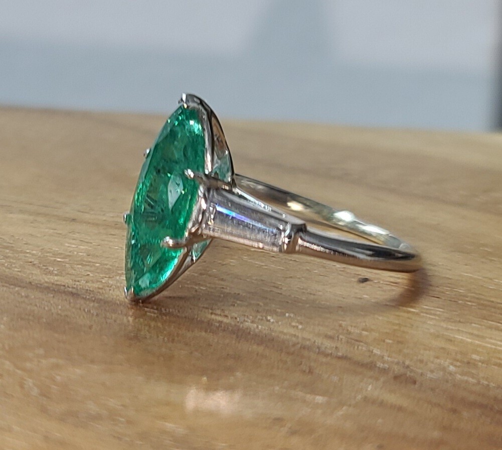 Vintage Platinum Engagement Ring 2.09CT. Gem Natural Green Emerald Marquise Cut