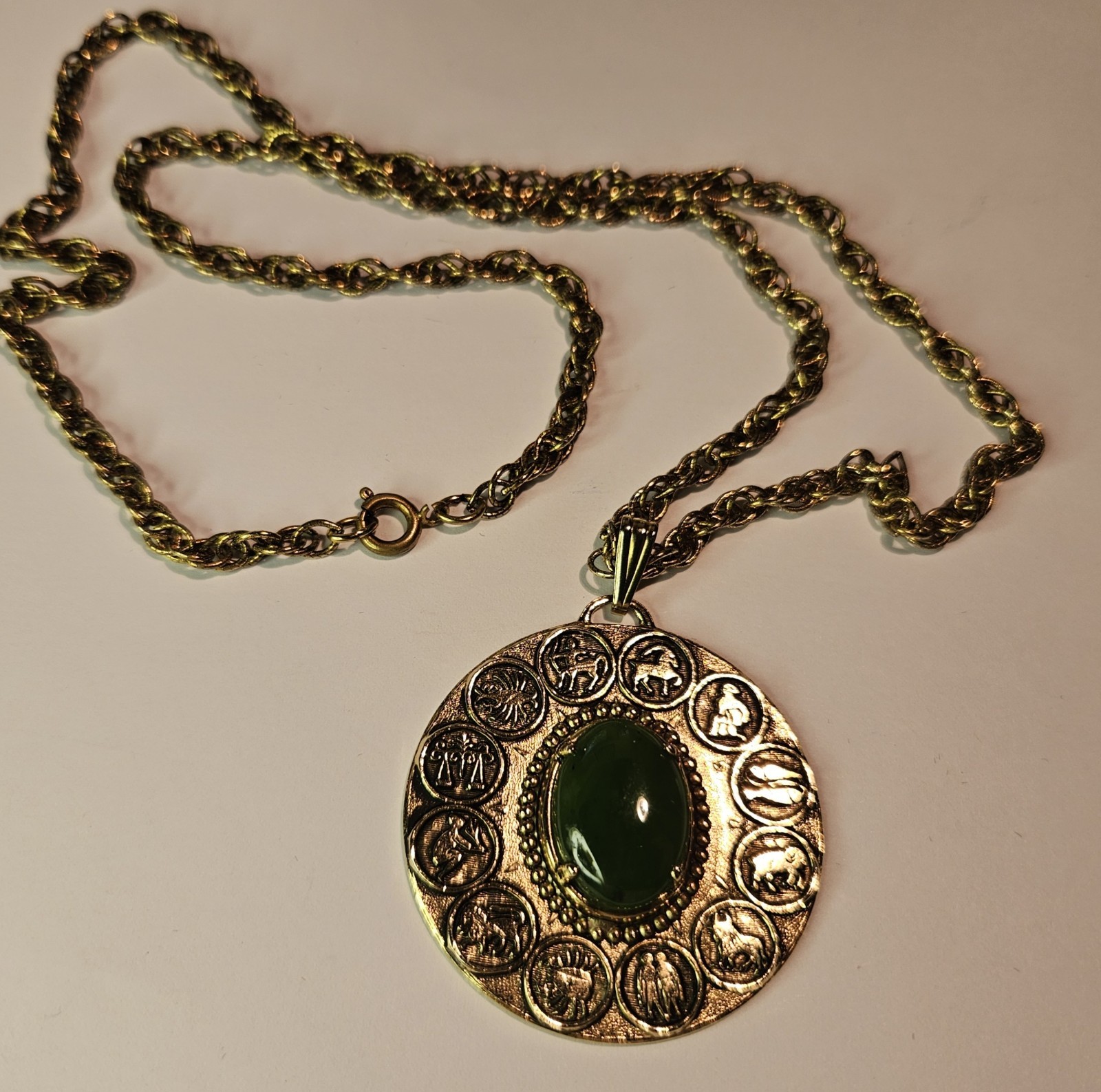 VINTAGE STYLE GOLD-TONE PENDANT NECKLACE ON LINKED 26″ BRIDED CHAIN