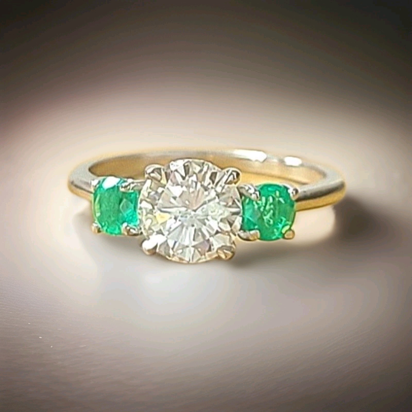 14K White Gold Engagement Ring 1.62CT.Natural Round Cut Diamond Green Emerald