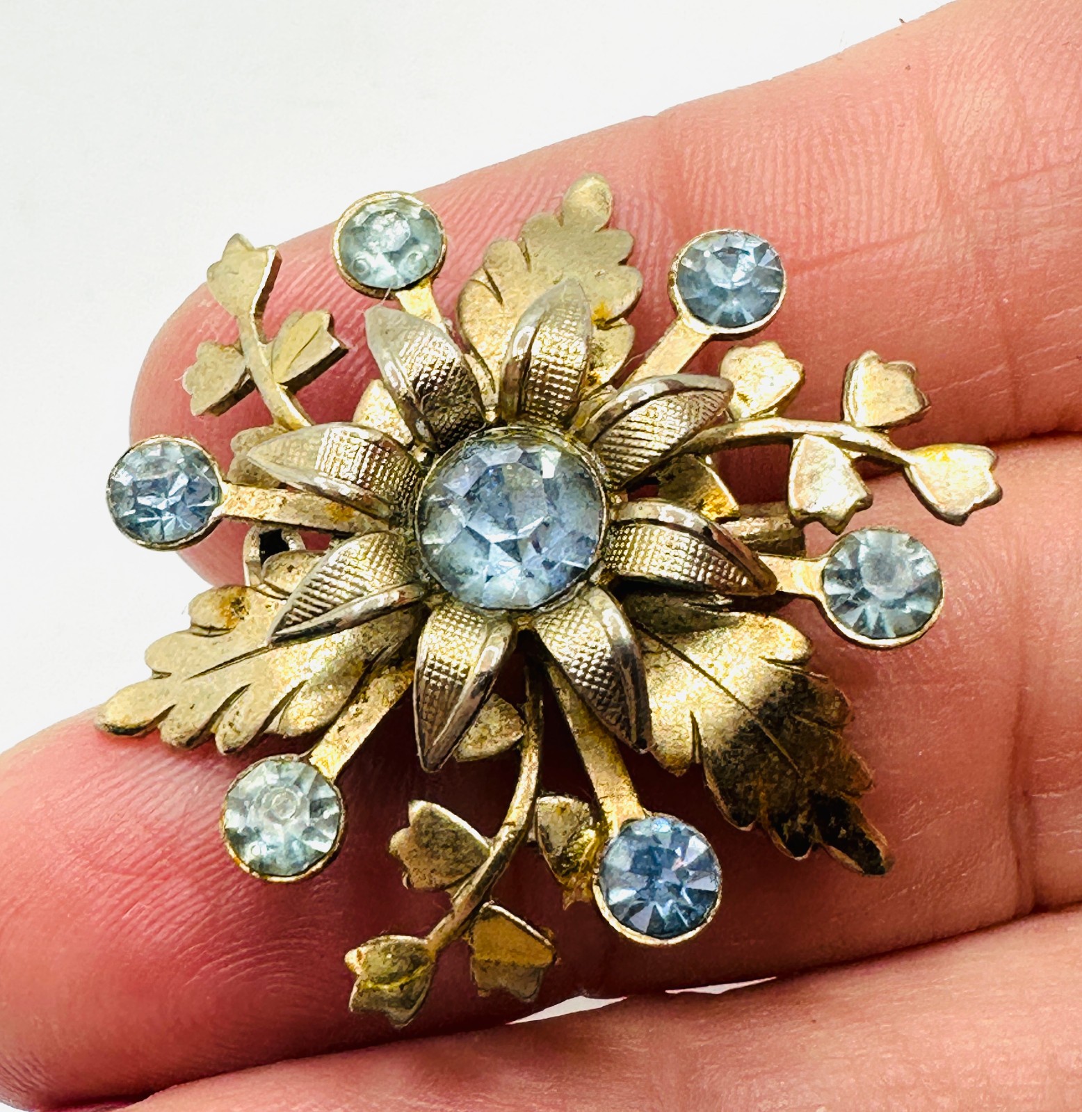 Lot 4 Sparkly Light Sapphire Blue Silver Gold Tone Flower Round Pins Brooches