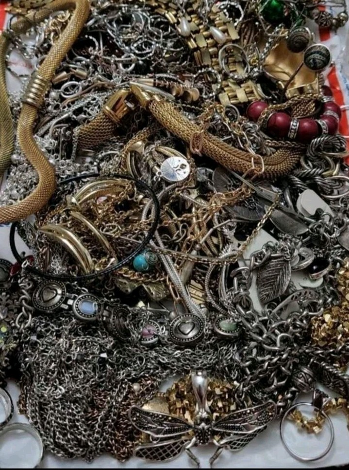 3 Pounds Jewelry Costume Vintage Mix LBS necklaces bracelets pins rings etc lbs