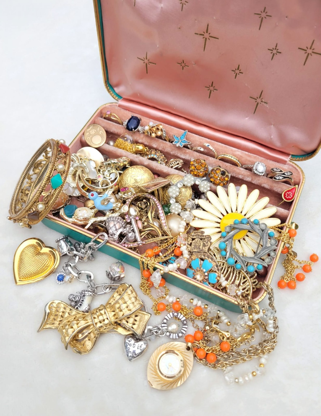 Lot Vtg Craft Jewelry In Box – Rings Necklace Bracelet Brooch Earring Charms