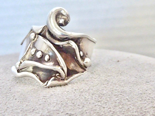 DESIGNER LuLu MODERNIST DESIGN STERLING SIVLER BAND RING SIZE 7.5 RING