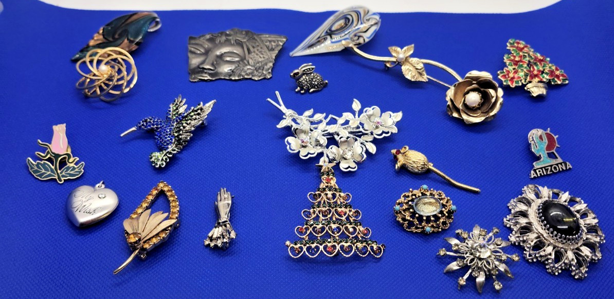 VTG Brooch & Lapel Pin Jewelry Lot Mixed Rhinestone Floral Bird Rabbit Mouse 15+