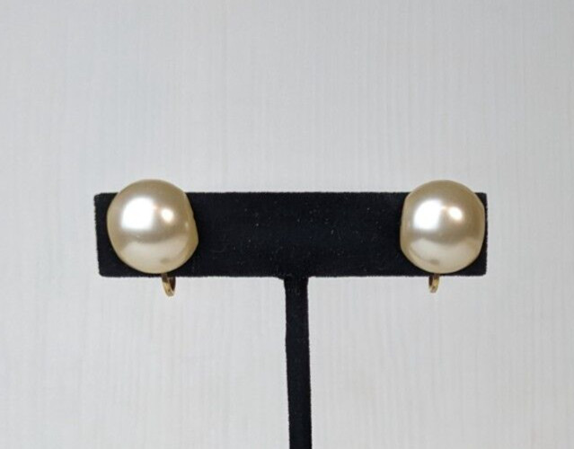 vintage faux semi circle w/two flat sides pearl stud screw back earrings