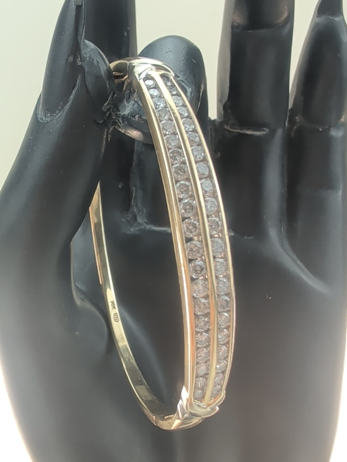 14K Gold Bangle Hinged Safety Clasp 42 Graduated Diamonds VTG, 14.83 grams