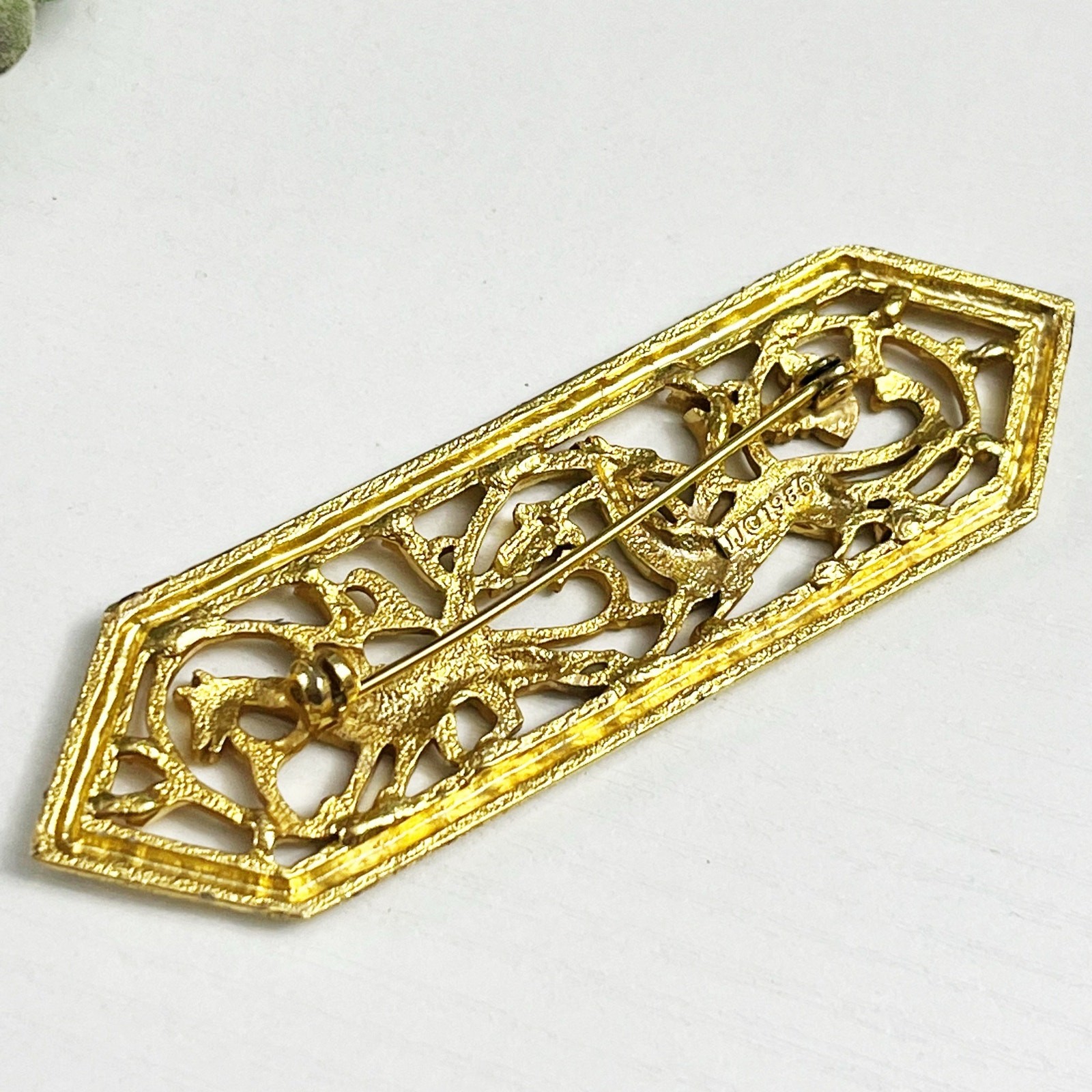 JJ 1986 Vintage Mythical Winged Creatures Gothic Gold Brooch Pin