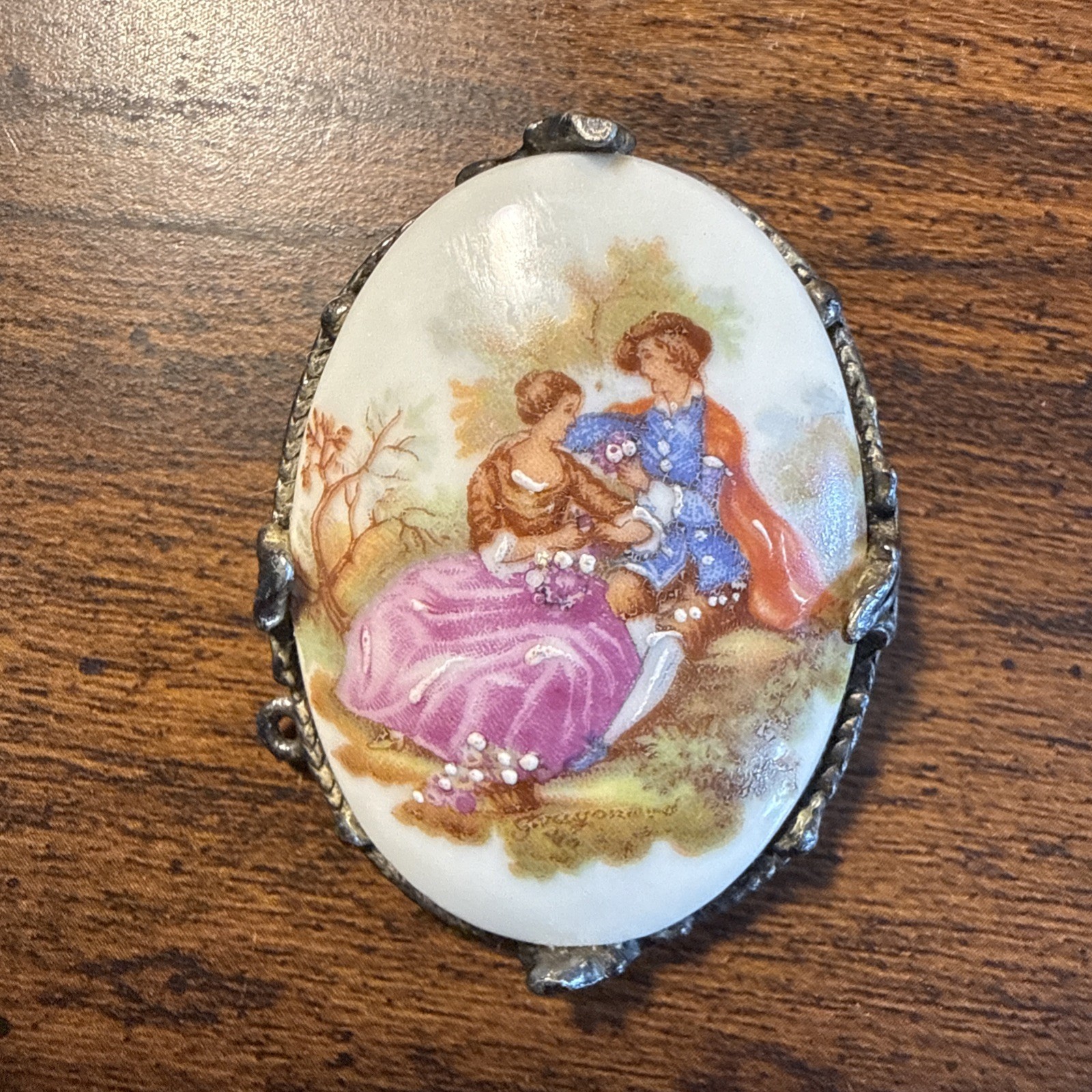 Limoges French Romantic Couple Porcelain Pin￼